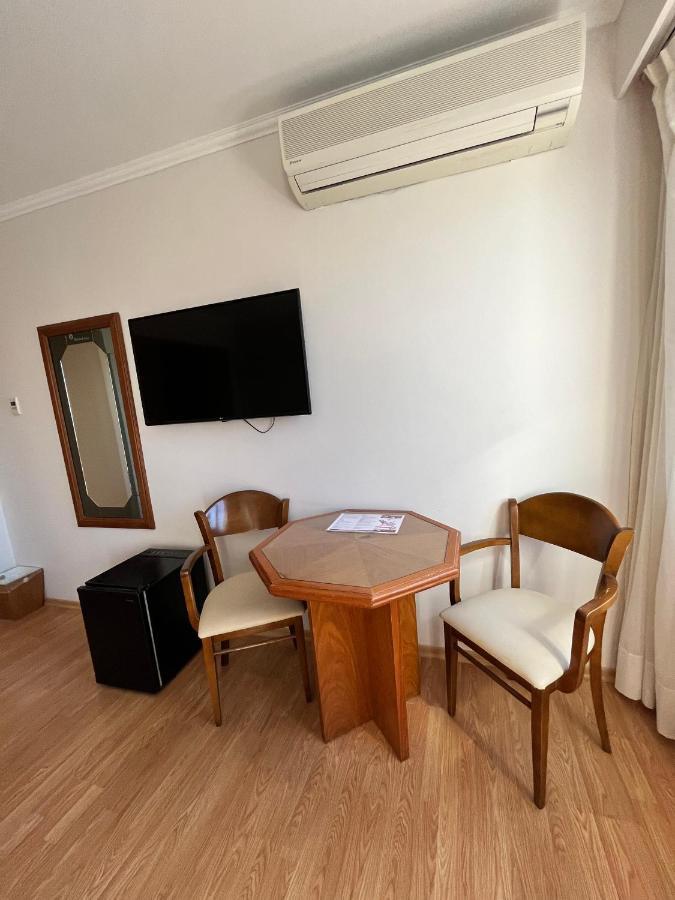 Bristol Hotel Буенос Айрес Екстериор снимка