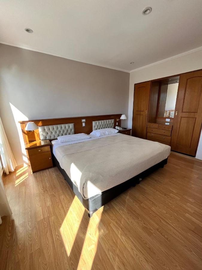Bristol Hotel Буенос Айрес Екстериор снимка