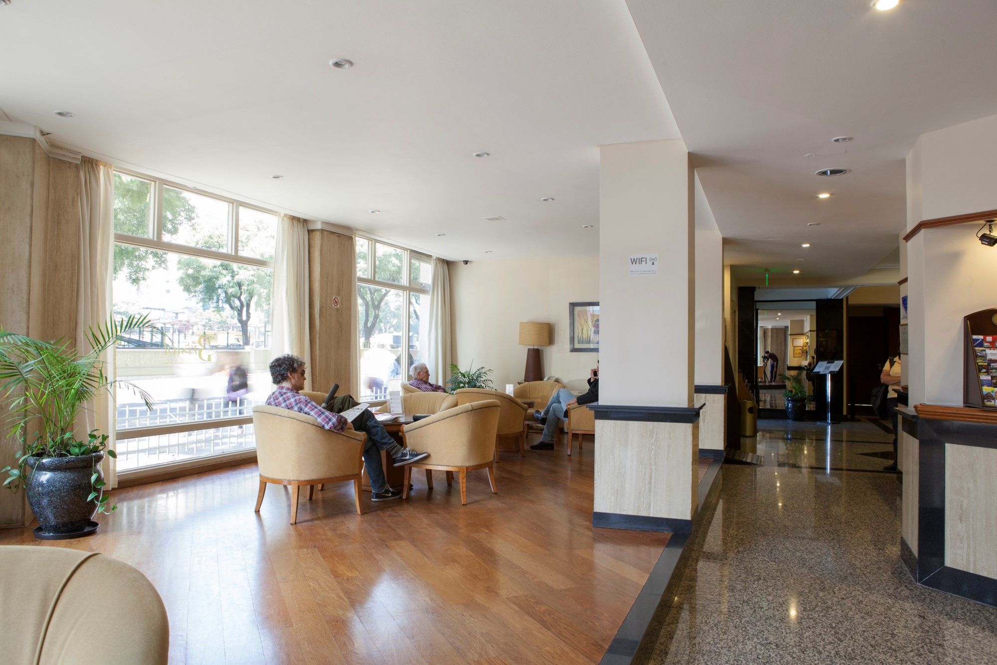 Bristol Hotel Буенос Айрес Екстериор снимка